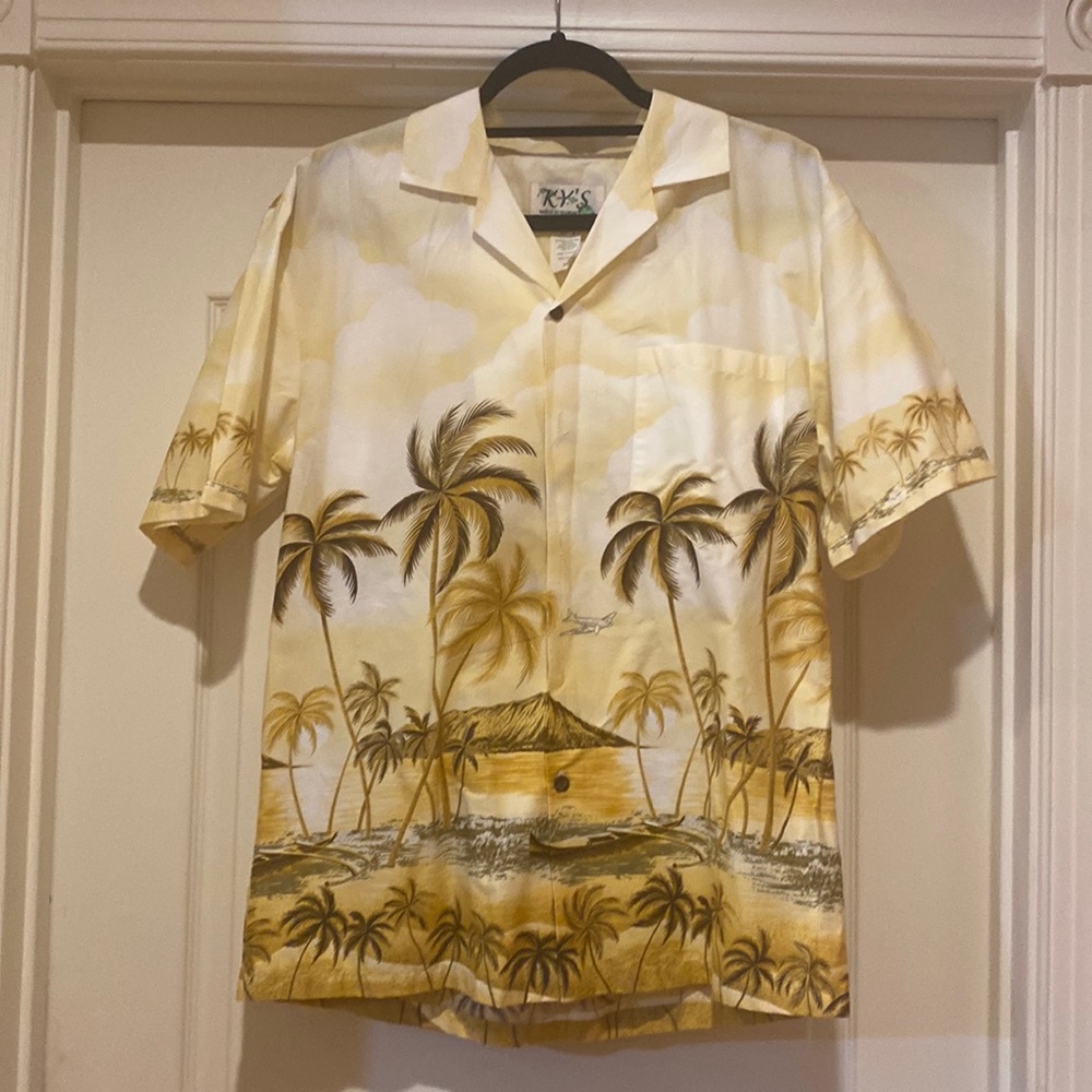 Hawaiian Themed Shirt. Size Medium